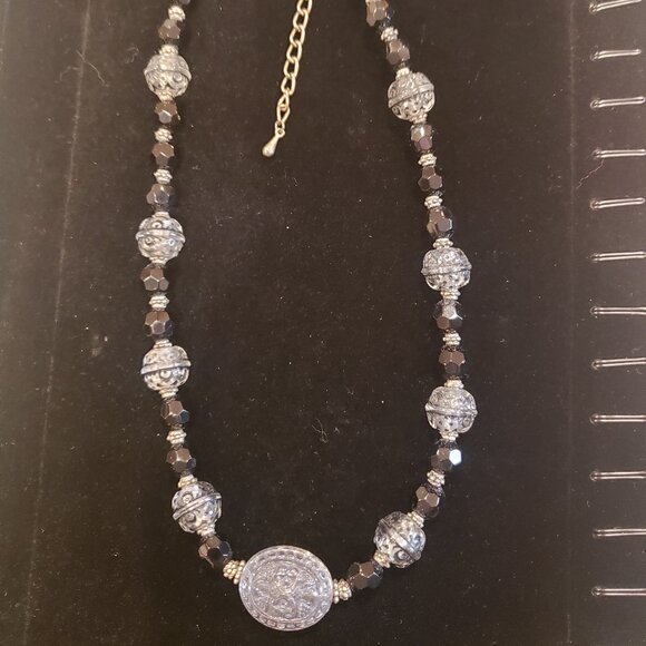 Vintage Black and Silver Fashion Necklace - Picture 8 of 10